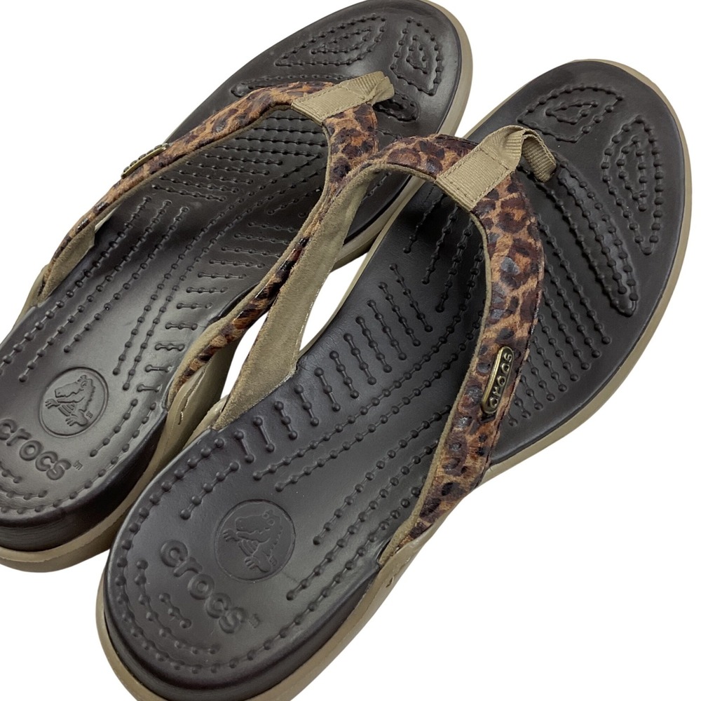 Crocs Capri V Flip Flop Sandals Womens 8 Leopard Print Brown Tan Thong Shoes